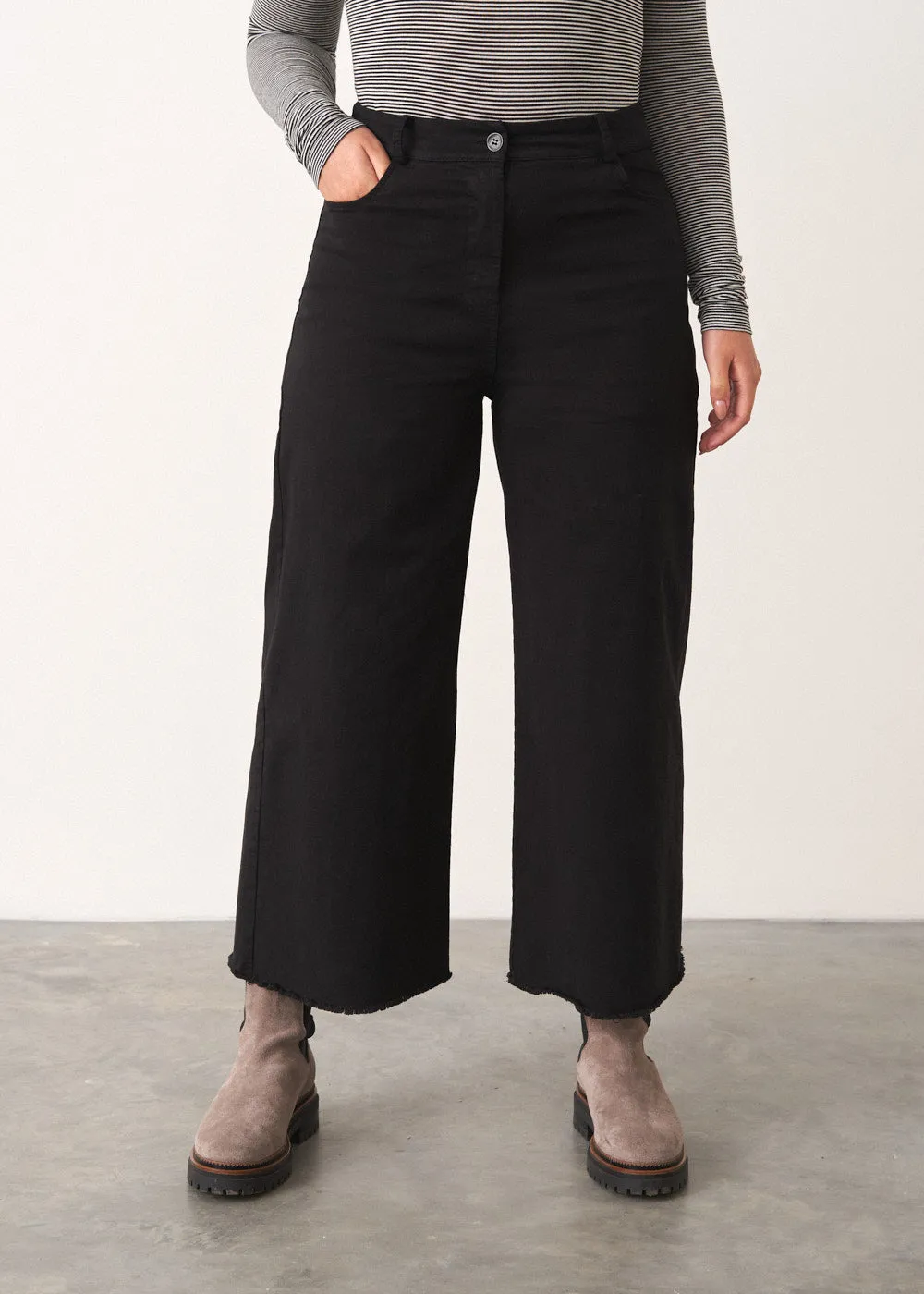 DUCHESS WIDE LEG CROPPED TROUSER - BLACK