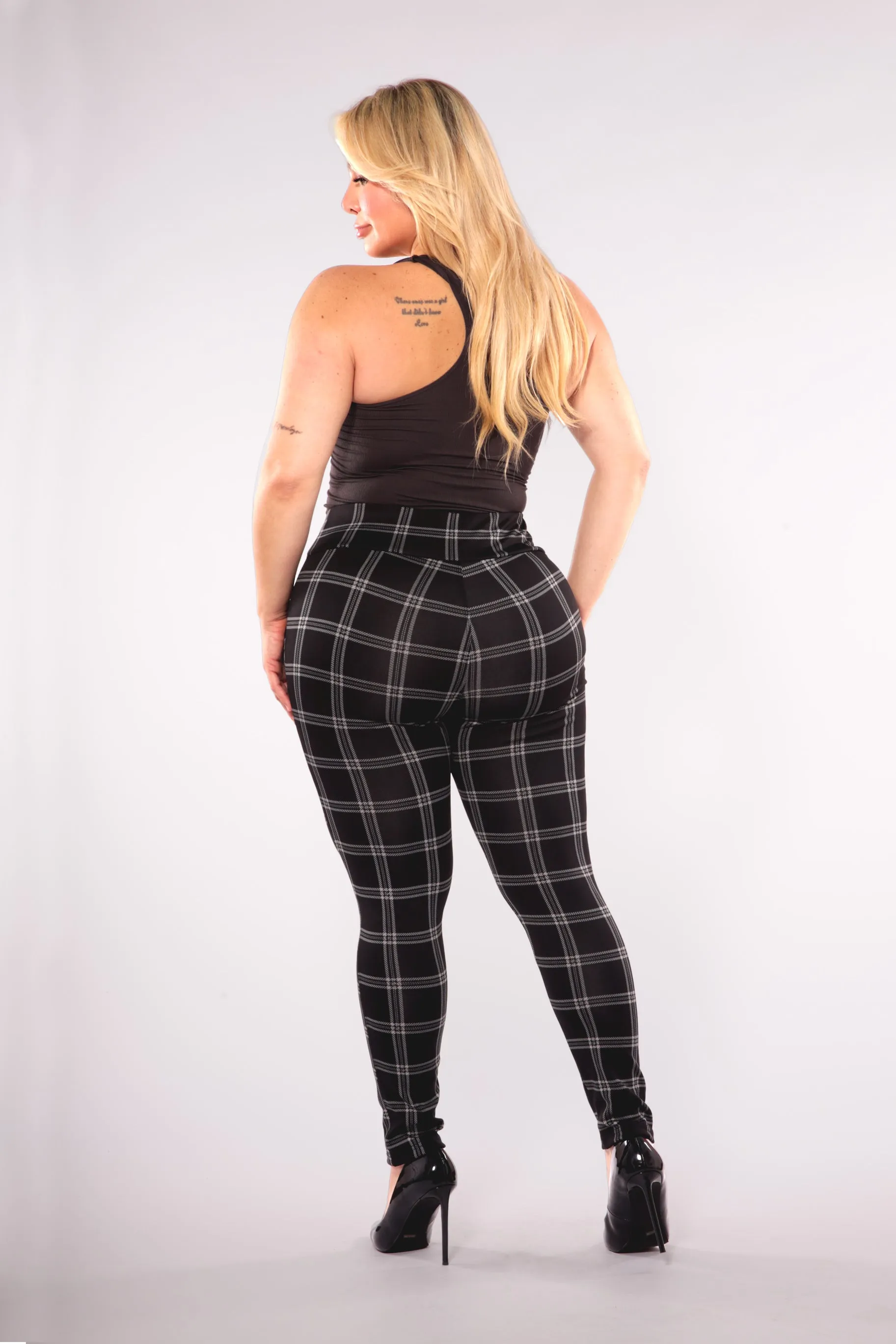 Plus Size Treggings With Zipper Pocket Trim - Black & Gray Plaid