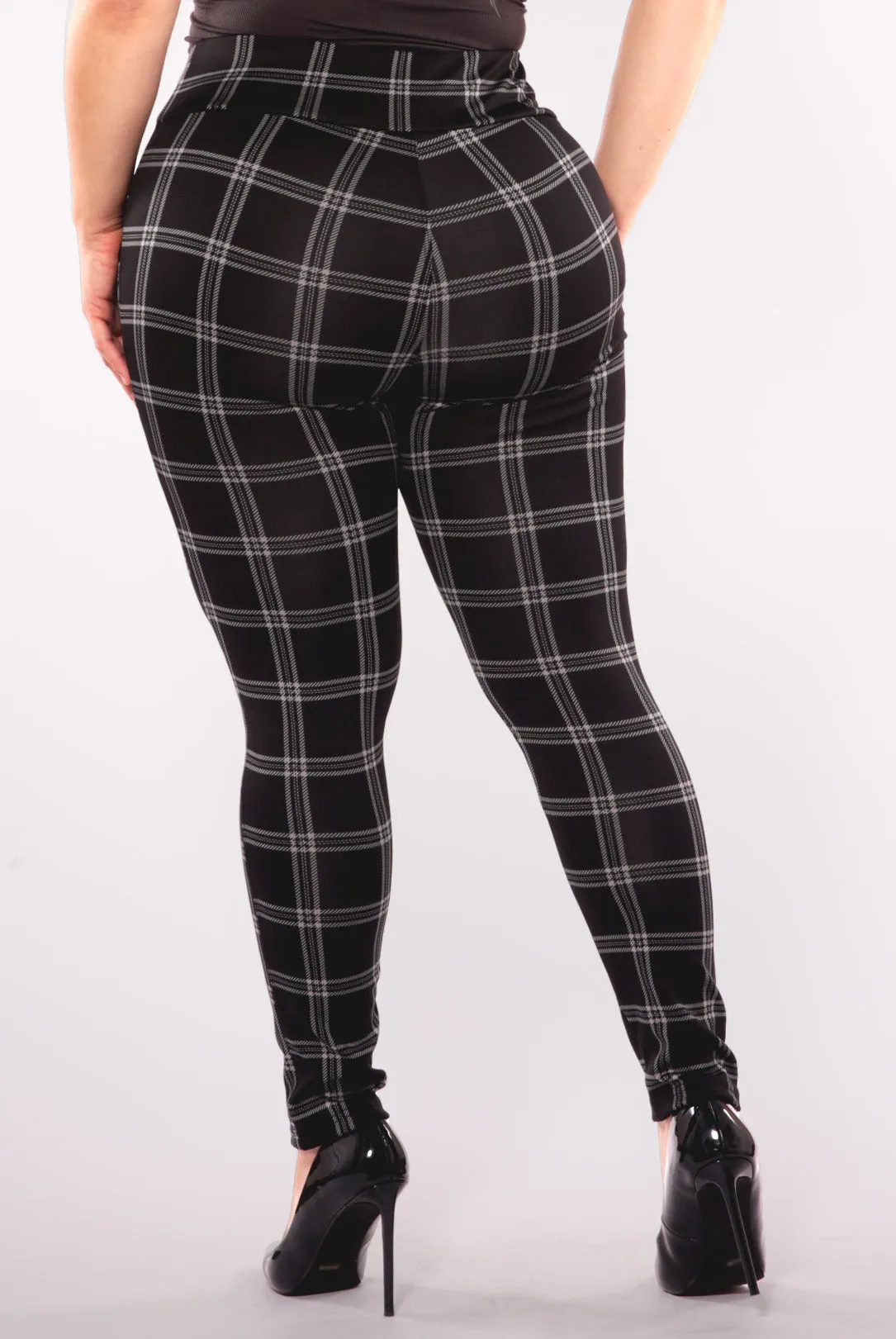 Plus Size Treggings With Zipper Pocket Trim - Black & Gray Plaid