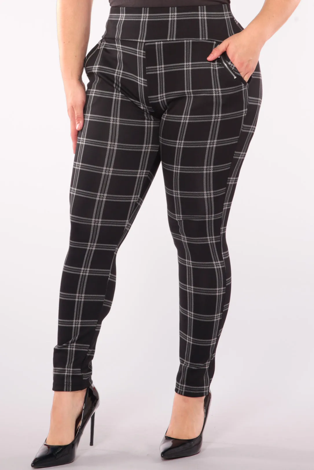 Plus Size Treggings With Zipper Pocket Trim - Black & Gray Plaid