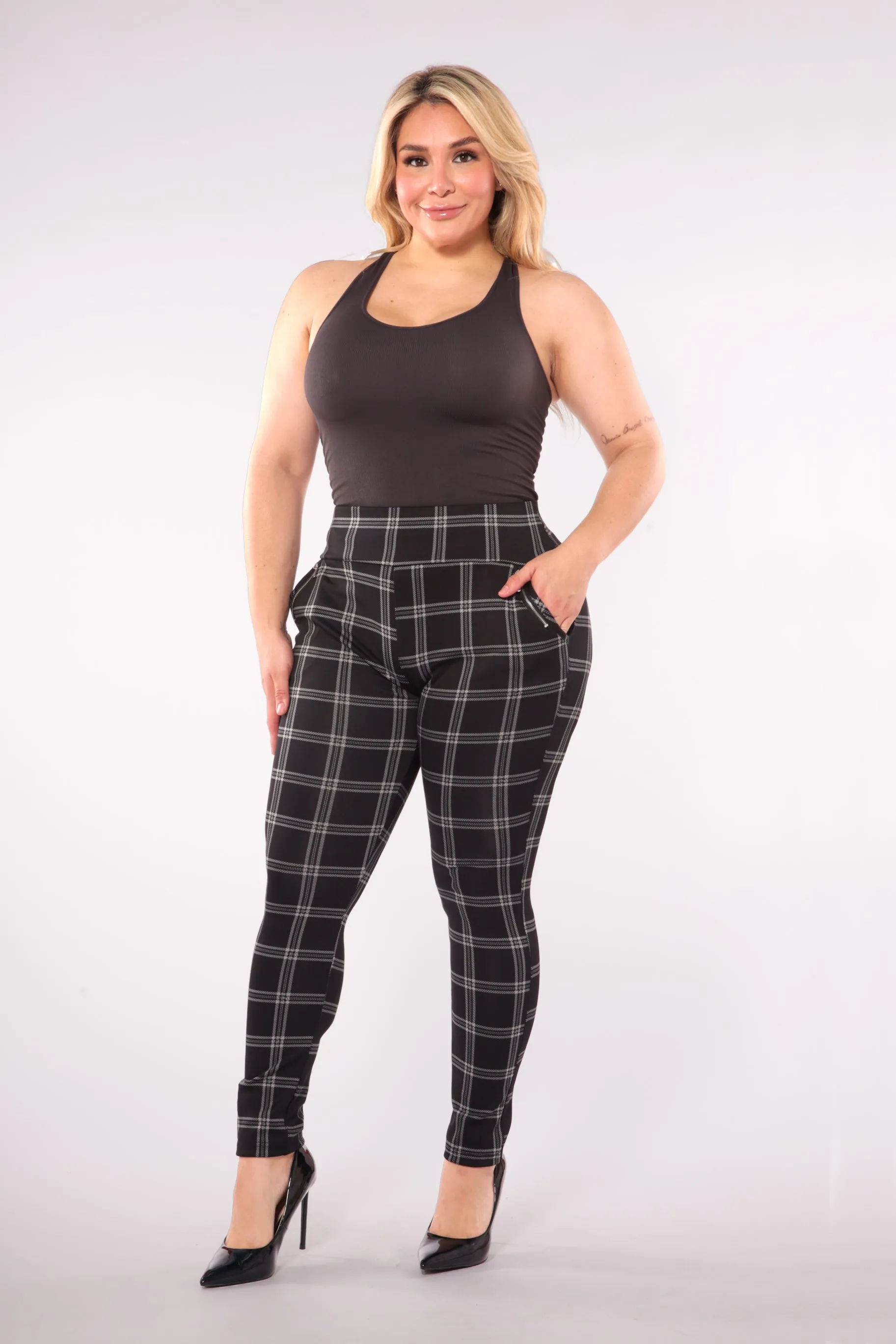 Plus Size Treggings With Zipper Pocket Trim - Black & Gray Plaid